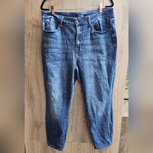 Judy Blue Medium Wash Jeans